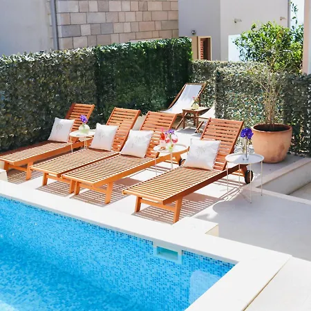 Apartament Marojica *